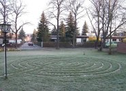 Ein Rasenlabyrinth.
