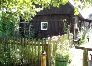 Ausflugsziel in Ost-Sachsen: Erlichthof in Rietschen, Holzbau und Gärten