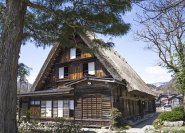 7.) Es muss erwähnt sein, dass es in Japan durch die sehr unterschiedlichen Klimazonen auch sehr unterschiedliche Architekturstile gibt und die Grundsätze, die hier dargelegt sind, gelten nicht generell.