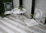 Weiße Terrassenmöbel aus Metall