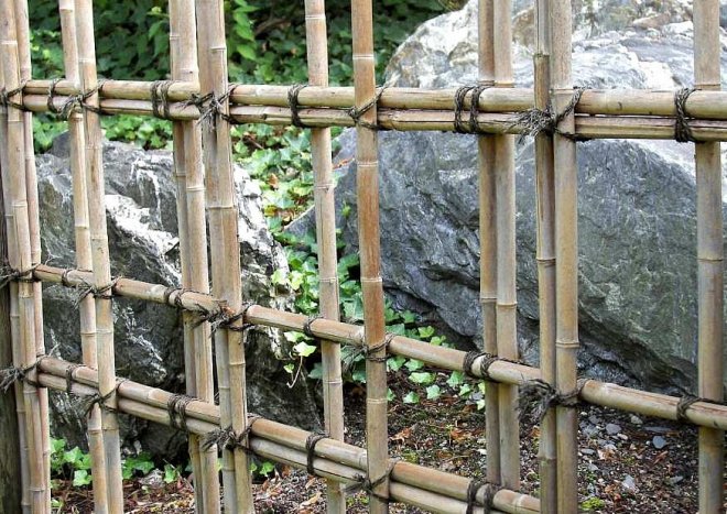 Bambuszaun: einfache elegante Bambuszäune für die japanische