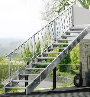 Mit schönen Aussentreppen Garten und Terrasse aufwerten