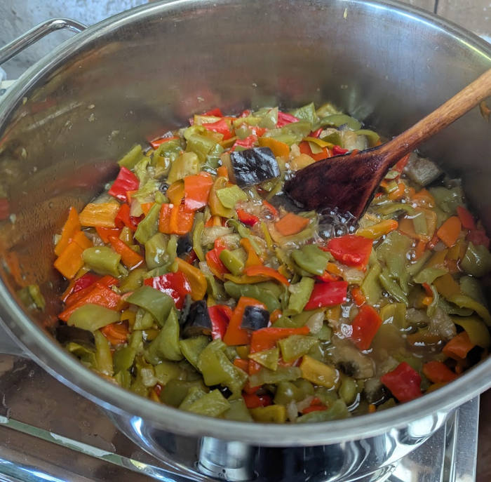 Anfangs sieht es oft nach mehr aus, als es dann wirklich ist... Kochendes Paprika