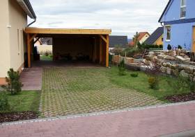 Garage, Garagenvorplatz Einfahrt am Haus Zufahrt am Carport