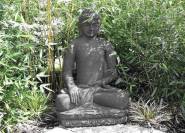 Asiatisches Flair Gartenbuddha