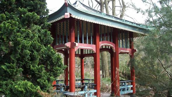 Chinesischer Pavillon im Wald