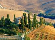 Toskana Landschaft mit Zypressen