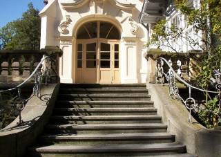 Jugendstilhaus Treppe am Portal