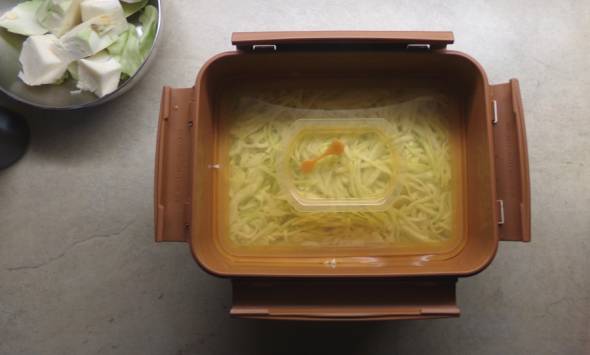 Sauerkraut in einer koreanischen Kim Chi Box