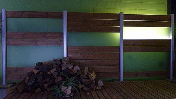 Moderner Sichtschutz mit LED-Beleuchtung von Collection Hutter AG
