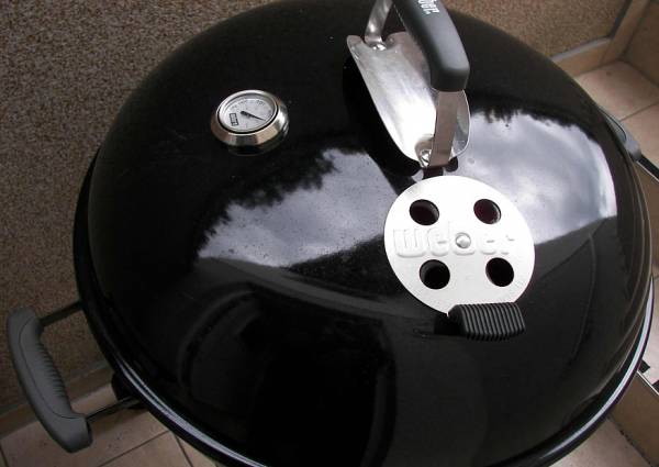 Weber-Kugelgrill mit Thermometer 