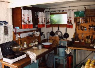 Mini-Küche im Schrebergartenhaus