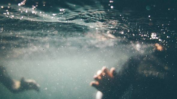Kinder unter Wasser Unsplash 