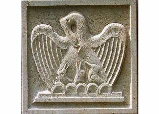 Symbol Pelikan auf Grabmal